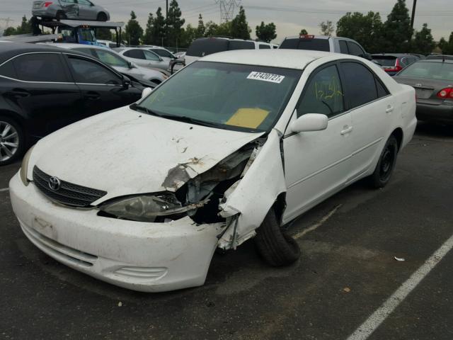 4T1BE32KX4U309477 - 2004 TOYOTA CAMRY LE WHITE photo 2