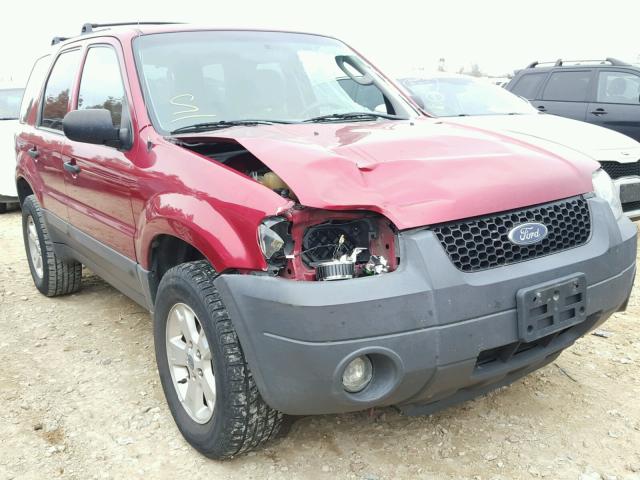 1FMYU03105KA14533 - 2005 FORD ESCAPE XLT RED photo 1