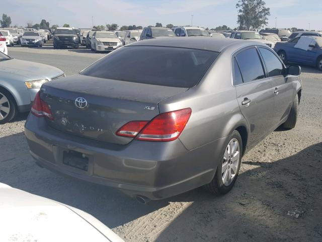 4T1BK36B45U045192 - 2005 TOYOTA AVALON XL SILVER photo 4