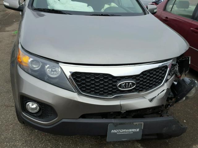 5XYKTDA66DG337976 - 2013 KIA SORENTO LX GRAY photo 7