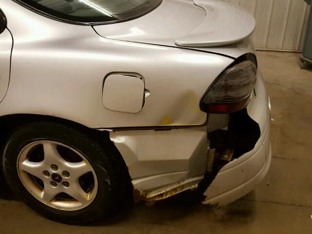 1G2WK52J82F275899 - 2002 PONTIAC GRAND PRIX SILVER photo 9