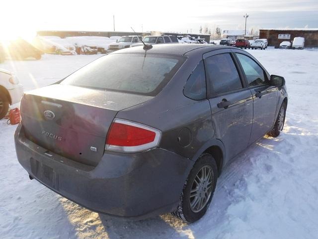 1FAHP3FN6AW295774 - 2010 FORD FOCUS SE GRAY photo 4