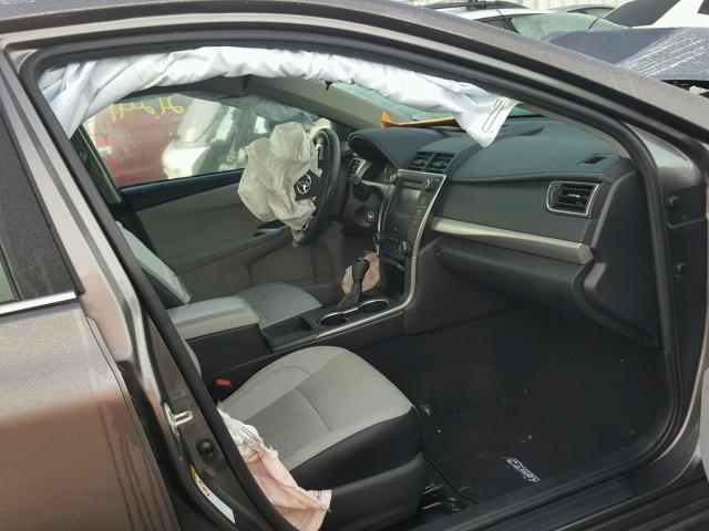 4T1BF1FK5HU647967 - 2017 TOYOTA CAMRY LE GRAY photo 5