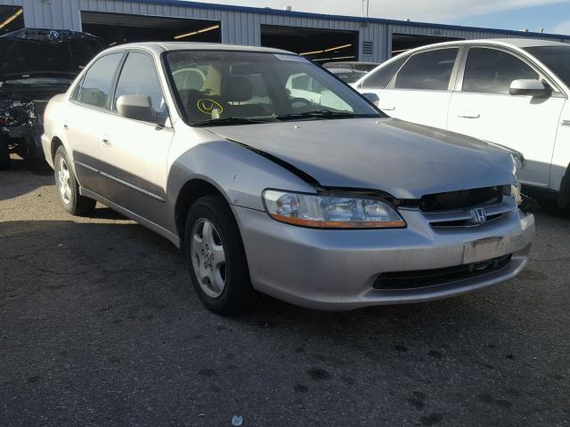 1HGCG1659XA048412 - 1999 HONDA ACCORD EX SILVER photo 1