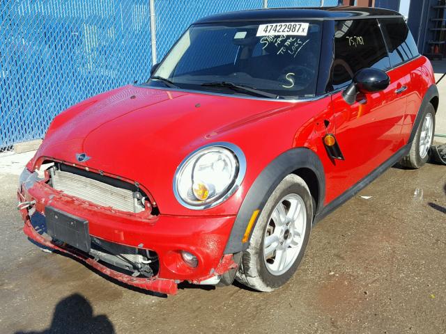 WMWSU3C56BT253862 - 2011 MINI COOPER RED photo 2