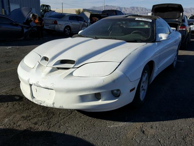 2G2FS22K112113409 - 2001 PONTIAC FIREBIRD WHITE photo 2