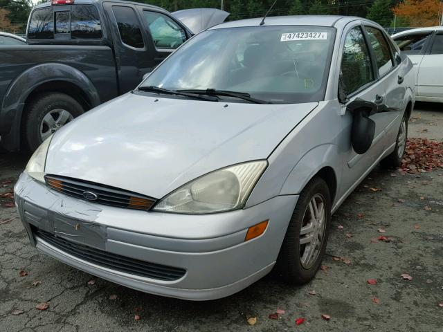 1FAFP34302W103520 - 2002 FORD FOCUS SE SILVER photo 2