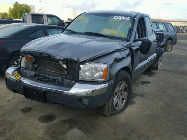 1D7HE48N45S131252 - 2005 DODGE DAKOTA QUA GRAY photo 2