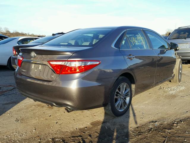 4T1BF1FK6HU626903 - 2017 TOYOTA CAMRY LE GRAY photo 4