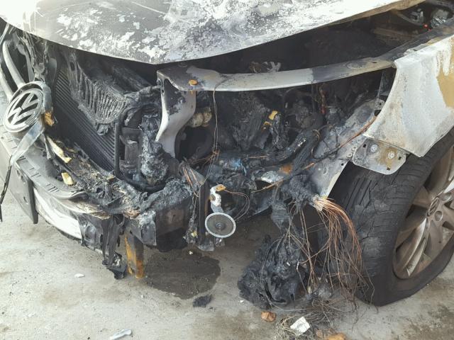 WVGAV75N69W513391 - 2009 VOLKSWAGEN TIGUAN S BURN photo 9