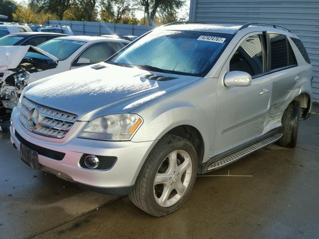 4JGBB86E67A263369 - 2007 MERCEDES-BENZ ML 350 SILVER photo 2