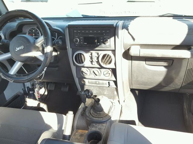 1J4GA59148L618950 - 2008 JEEP WRANGLER U SILVER photo 9