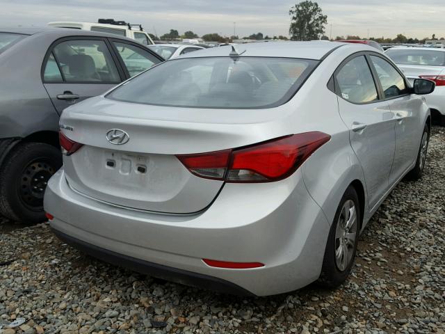 5NPDH4AEXGH717921 - 2016 HYUNDAI ELANTRA SE SILVER photo 4