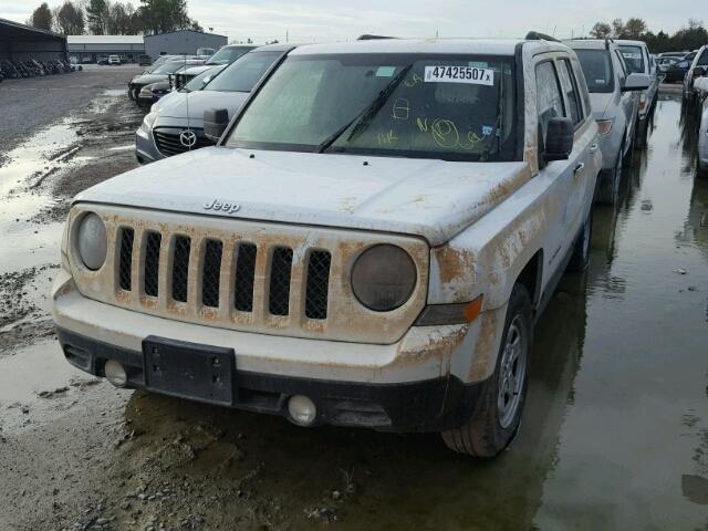 1C4NJPBAXED925810 - 2014 JEEP PATRIOT SP WHITE photo 2