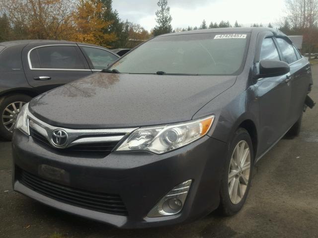 4T1BK1FKXDU020719 - 2013 TOYOTA CAMRY SE GRAY photo 2