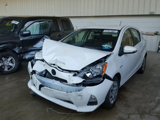 JTDKDTB31E1567549 - 2014 TOYOTA PRIUS C WHITE photo 2