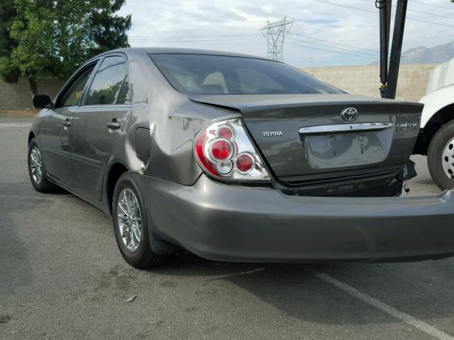 4T1BE32K92U580186 - 2002 TOYOTA CAMRY LE CHARCOAL photo 3