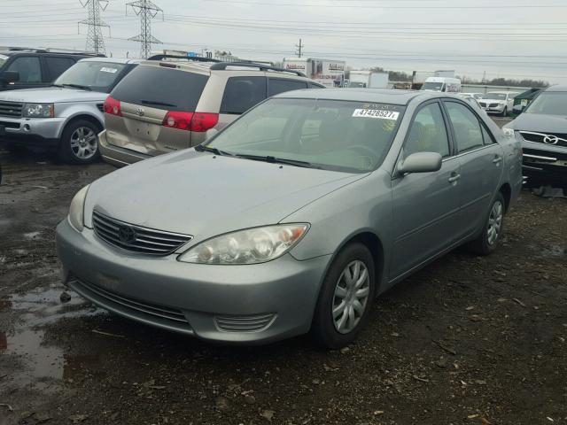 4T1BE30K95U591924 - 2005 TOYOTA CAMRY LE SILVER photo 2