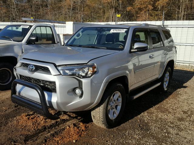 JTEBU5JR2G5360743 - 2016 TOYOTA 4RUNNER SR SILVER photo 2