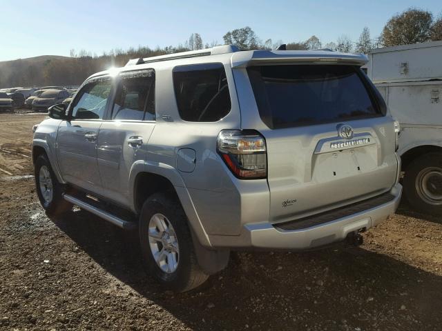 JTEBU5JR2G5360743 - 2016 TOYOTA 4RUNNER SR SILVER photo 3