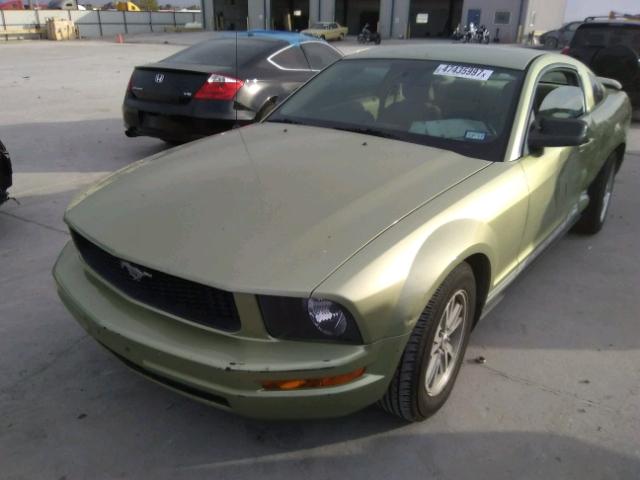 1ZVFT80N565185960 - 2006 FORD MUSTANG GREEN photo 2