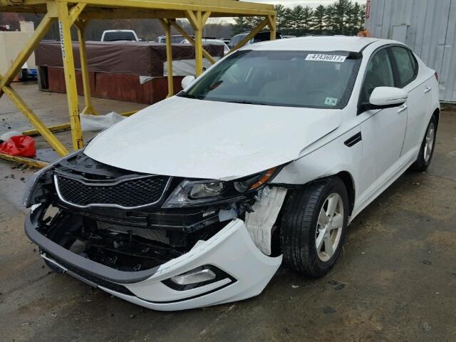 5XXGM4A70FG485026 - 2015 KIA OPTIMA LX WHITE photo 2