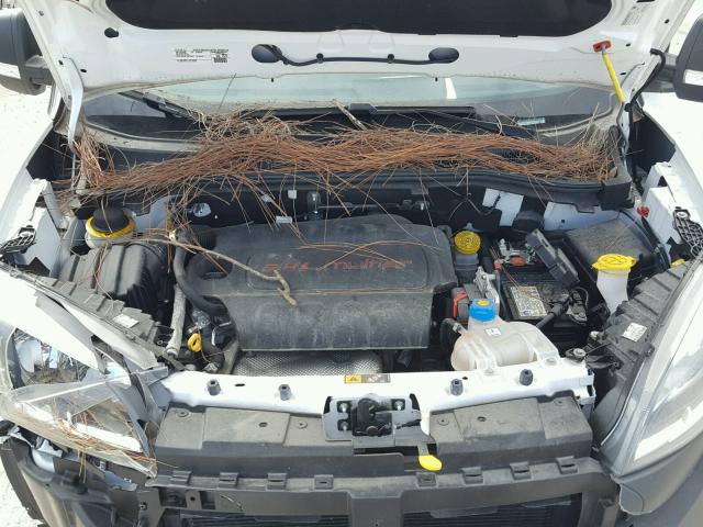 ZFBERFAB8H6E35068 - 2017 RAM PROMASTER 白色 照片 7