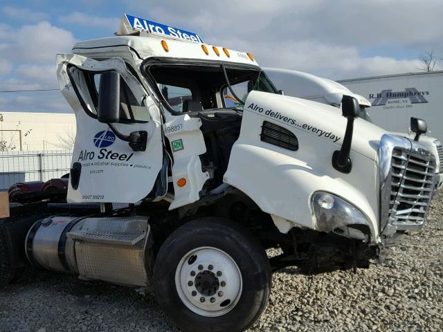 3AKJGBDV0FSGB9380 - 2015 FREIGHTLINER CASCADIA 1 WHITE photo 9