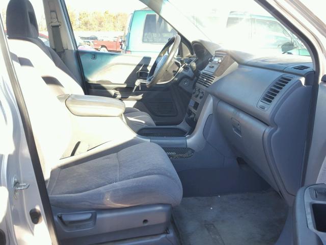 2HKYF18104H501886 - 2004 HONDA PILOT LX SILVER photo 5