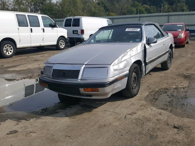 1C3XU4530NF265068 - 1992 CHRYSLER LEBARON SILVER photo 2