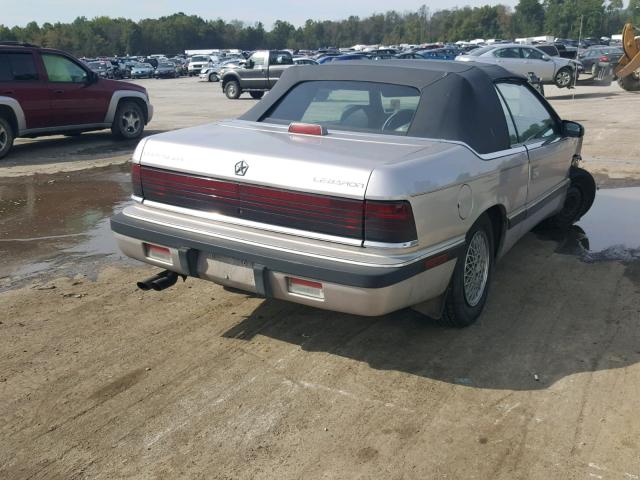 1C3XU4530NF265068 - 1992 CHRYSLER LEBARON 银色 照片 4