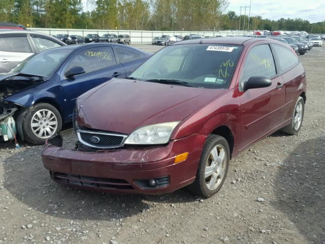 1FAHP31N17W199650 - 2007 FORD FOCUS ZX3 RED photo 2