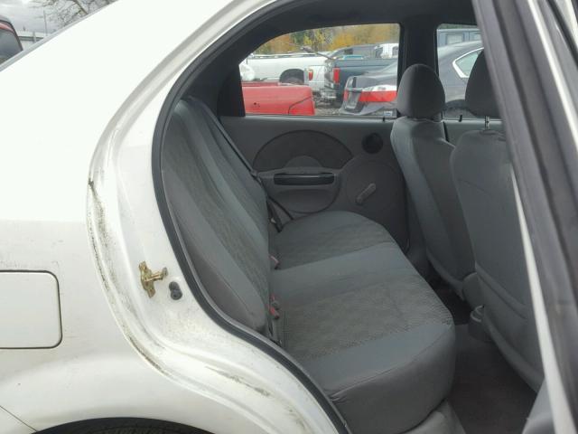 KL1TD52675B470304 - 2005 CHEVROLET AVEO BASE WHITE photo 6