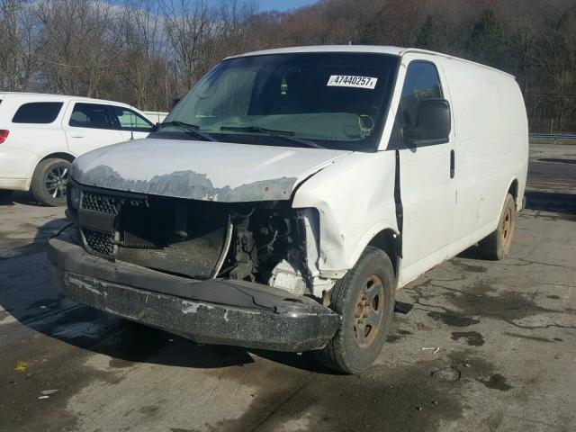 1GCFG15TX51171029 - 2005 CHEVROLET EXPRESS G1 WHITE photo 2