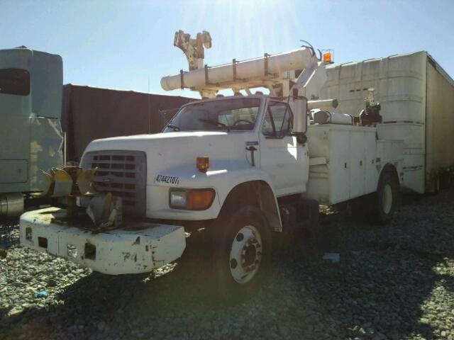 1FDXF80E0VVA42200 - 1997 FORD F800 WHITE photo 2