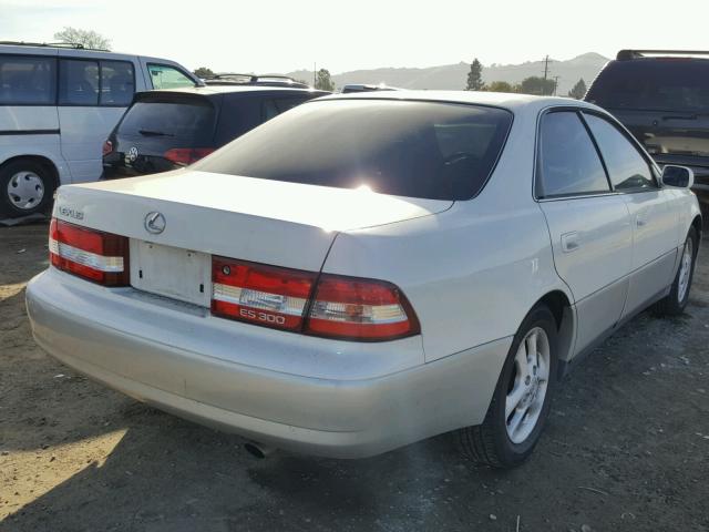 JT8BF28G1Y5083374 - 2000 LEXUS ES 300 WHITE photo 4