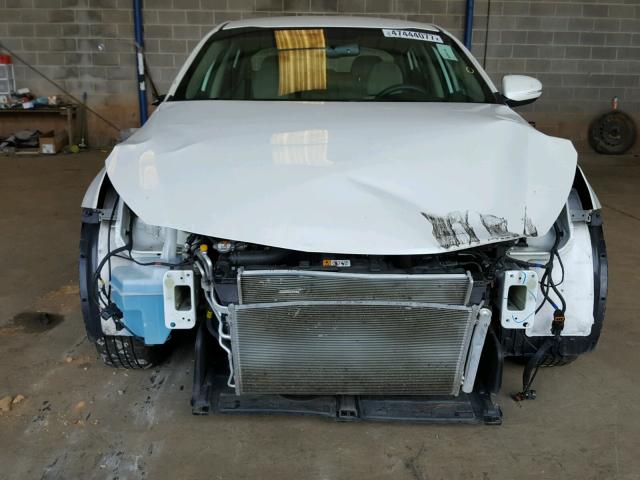 KNAGM4A76F5526664 - 2015 KIA OPTIMA LX WHITE photo 9