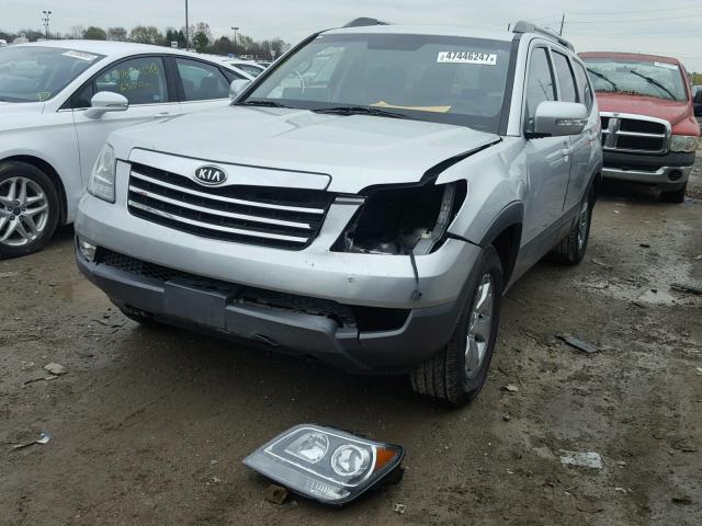 KNDJH741895037404 - 2009 KIA BORREGO LX SILVER photo 2