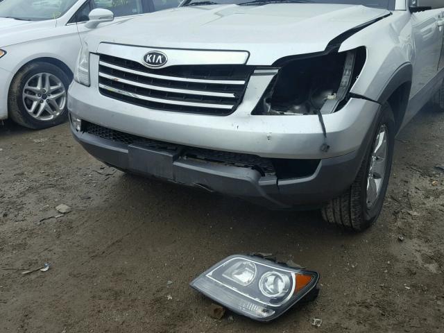 KNDJH741895037404 - 2009 KIA BORREGO LX SILVER photo 9