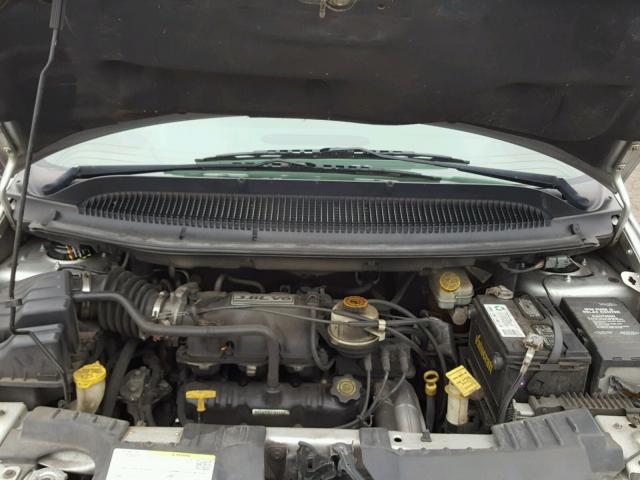 2C4GP74L12R792675 - 2002 CHRYSLER TOWN & COU SILVER photo 7