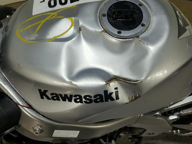 JKAZX4J116A061064 - 2006 KAWASAKI ZX600 J1 SILVER photo 13