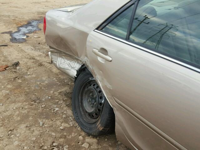 4T1BE32K24U886066 - 2004 TOYOTA CAMRY LE თაფლისფერი ფოტო 9