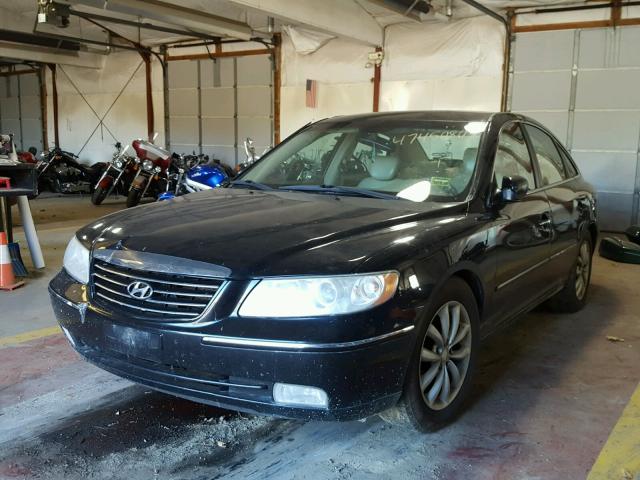 KMHFC46F46A042383 - 2006 HYUNDAI AZERA SE BLACK photo 2