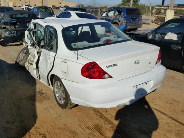 KNAFB121825136024 - 2002 KIA SPECTRA BA WHITE photo 3