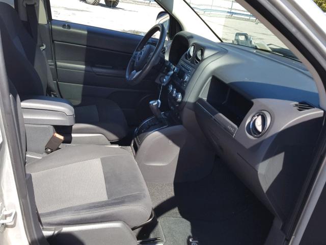 1J4NT1FB9BD267588 - 2011 JEEP COMPASS SP 银色 照片 5