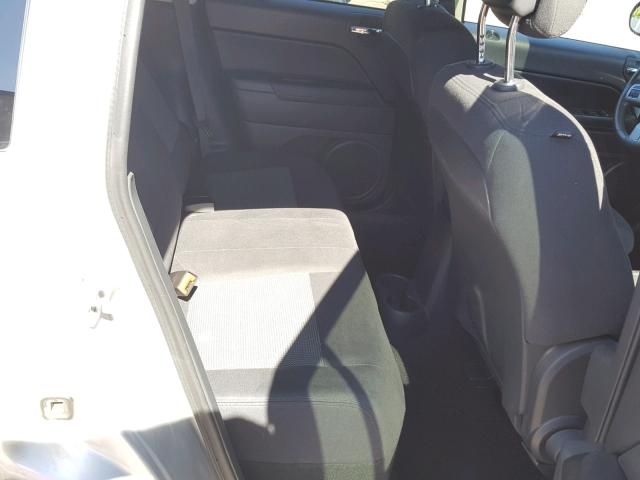 1J4NT1FB9BD267588 - 2011 JEEP COMPASS SP 银色 照片 6