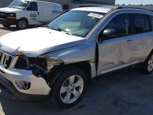 1J4NT1FB9BD267588 - 2011 JEEP COMPASS SP 银色 照片 9