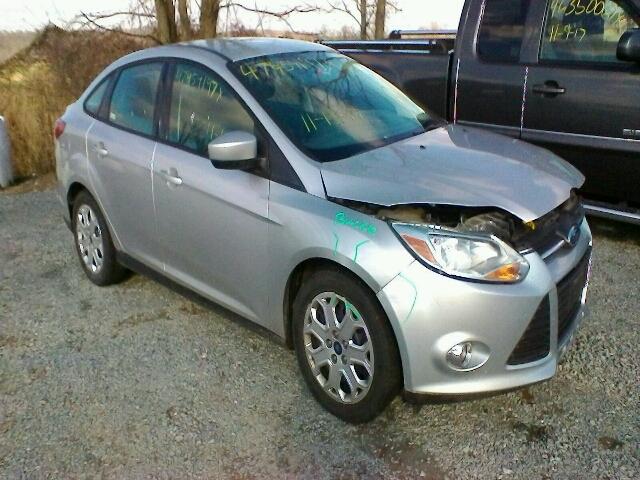 1FAHP3F25CL140868 - 2012 FORD FOCUS SE SILVER photo 1