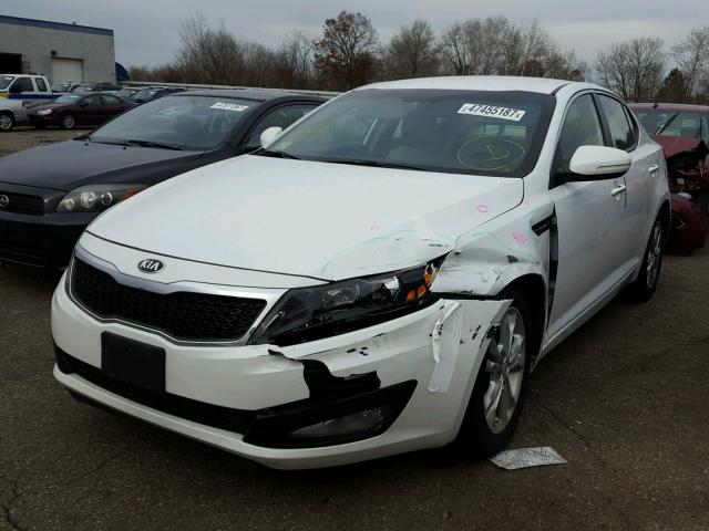 5XXGM4A70DG090941 - 2013 KIA OPTIMA LX WHITE photo 2