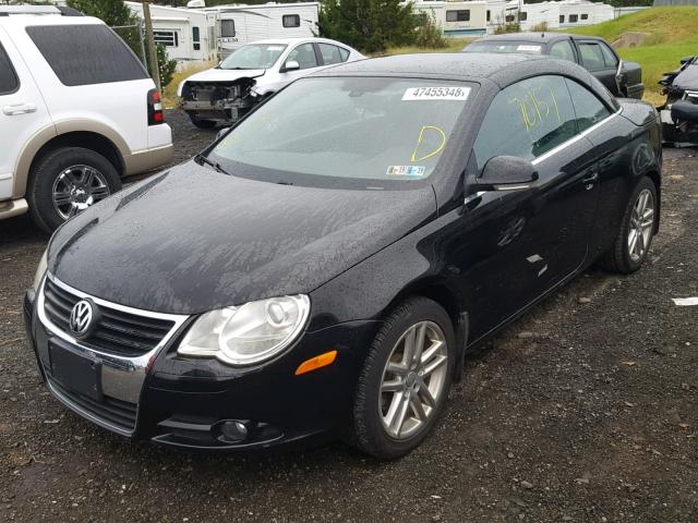 WVWFA71F08V029774 - 2008 VOLKSWAGEN EOS LUX 黑色 照片 2
